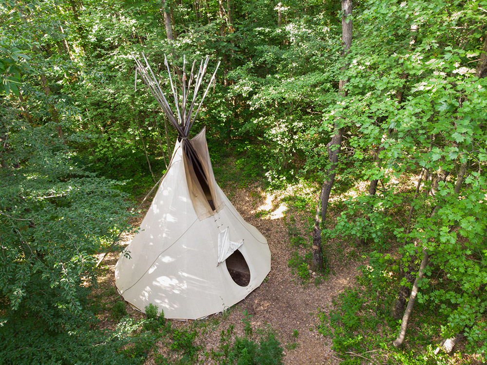 Les bois de Mikinac, tipi